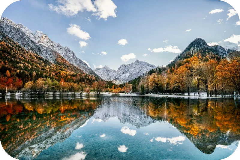 Rounded corners example using the mountain lake photograph